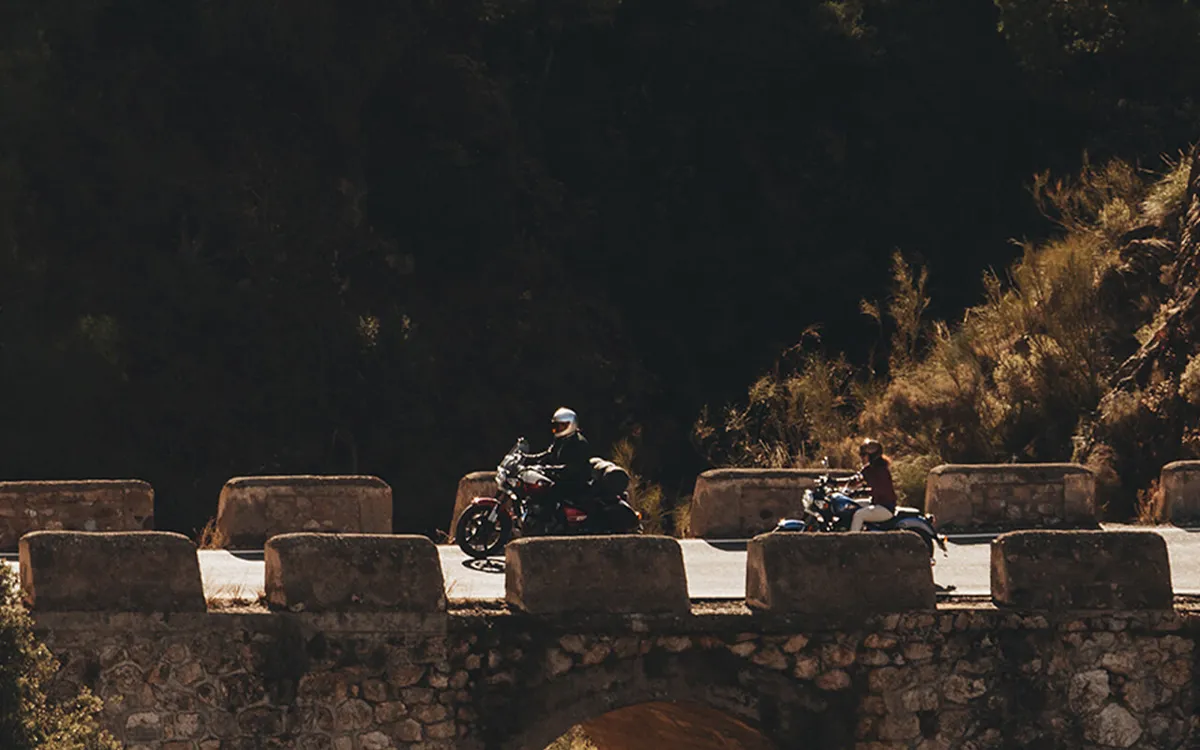 ROYAL ENFIELD SUPER METEOR 650 — photo 7